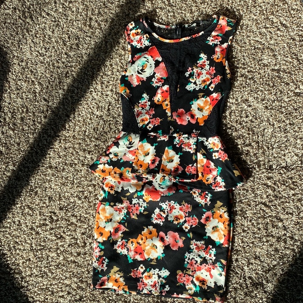 Guess size S peplum floral dress with lace back and detailing